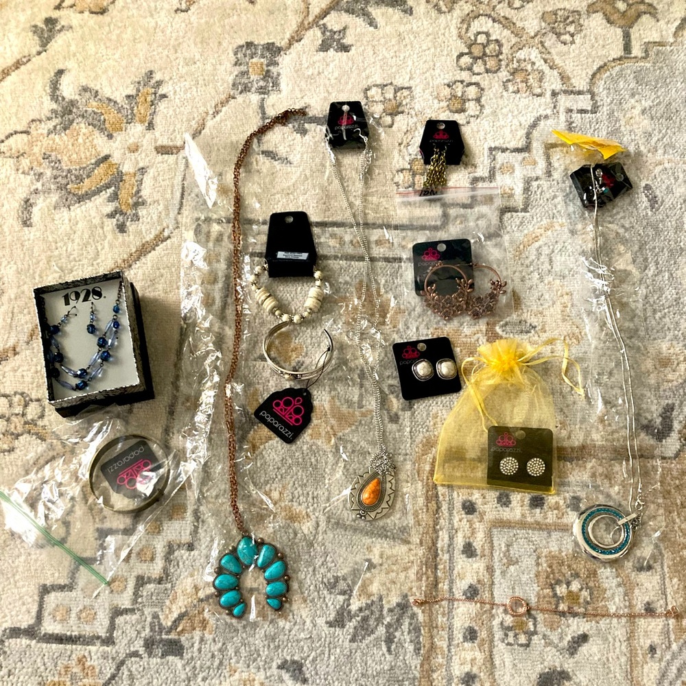 NWT Cosmetic Jewelry
